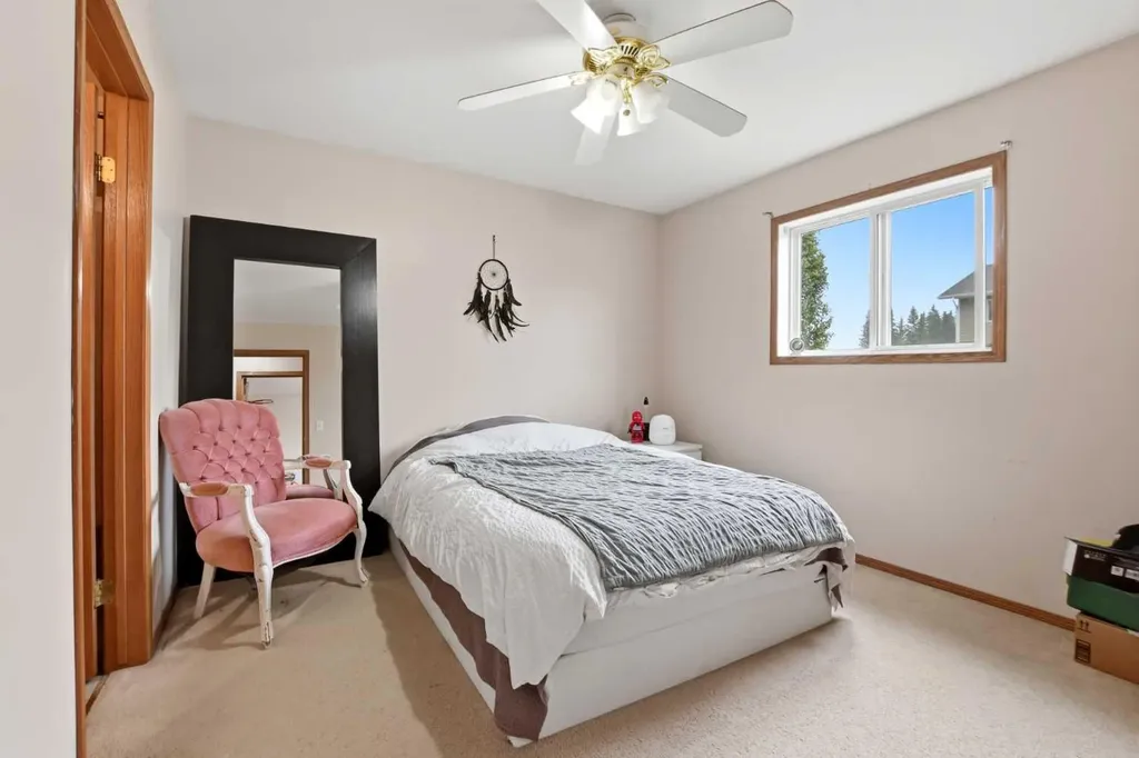 5812 70 Avenue Close Rocky Mountain House AB T4T 1V8