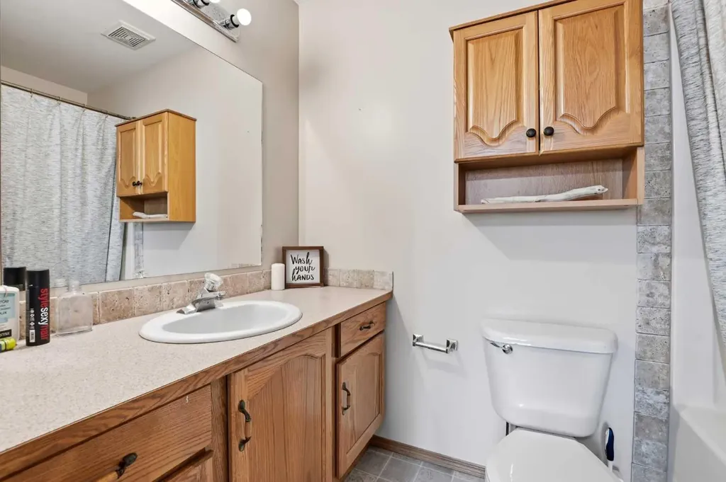 5812 70 Avenue Close Rocky Mountain House AB T4T 1V8