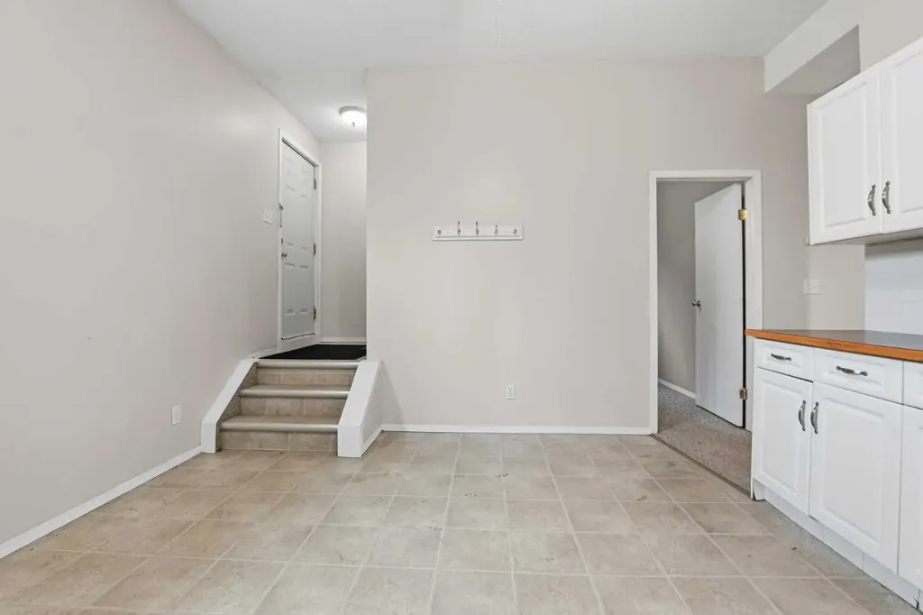 5812 70 Avenue Close Rocky Mountain House AB T4T 1V8