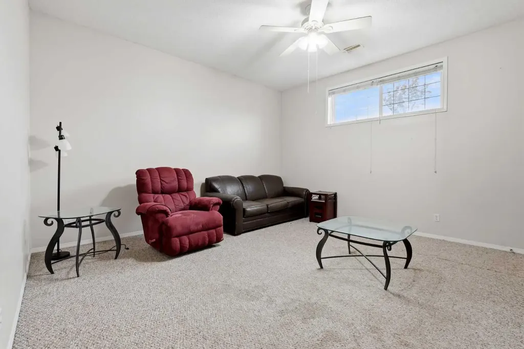 5812 70 Avenue Close Rocky Mountain House AB T4T 1V8