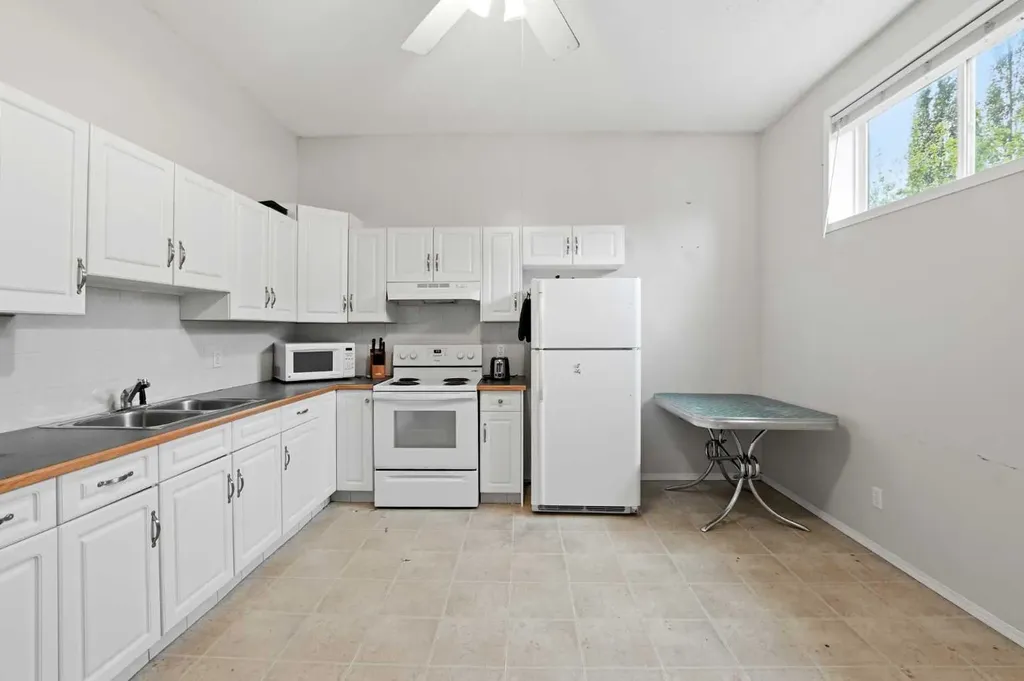 5812 70 Avenue Close Rocky Mountain House AB T4T 1V8