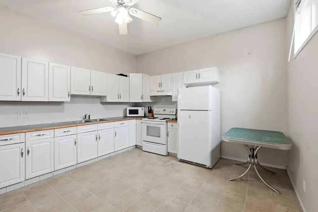 5812 70 Avenue Close Rocky Mountain House AB T4T 1V8