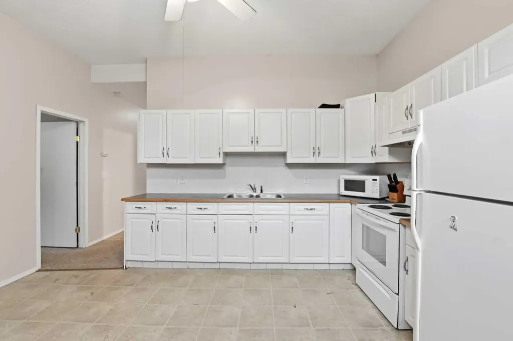 5812 70 Avenue Close Rocky Mountain House AB T4T 1V8