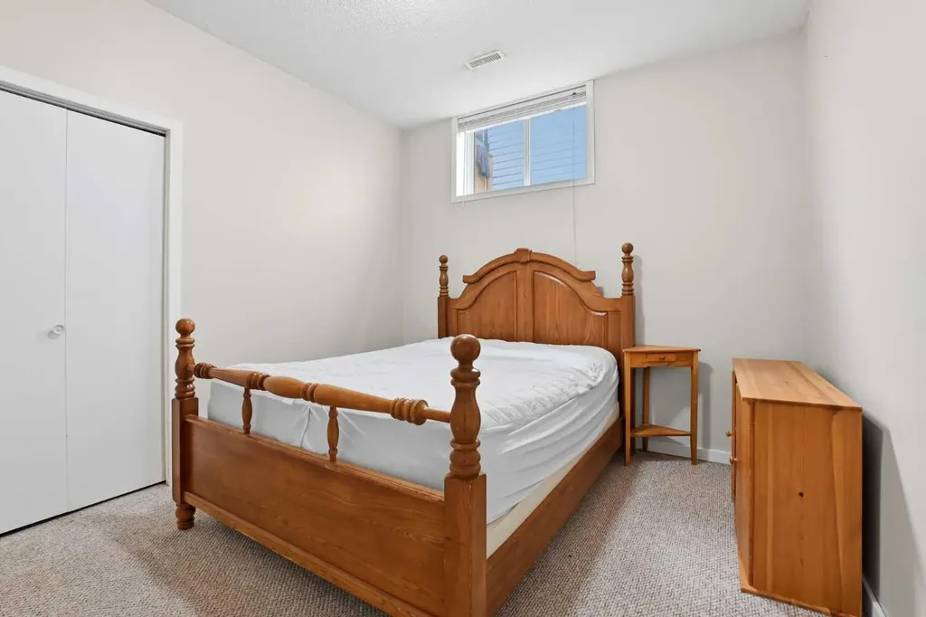 5812 70 Avenue Close Rocky Mountain House AB T4T 1V8