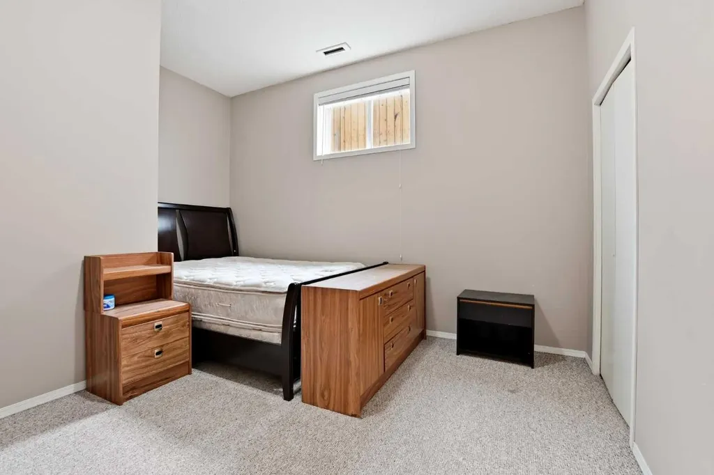 5812 70 Avenue Close Rocky Mountain House AB T4T 1V8