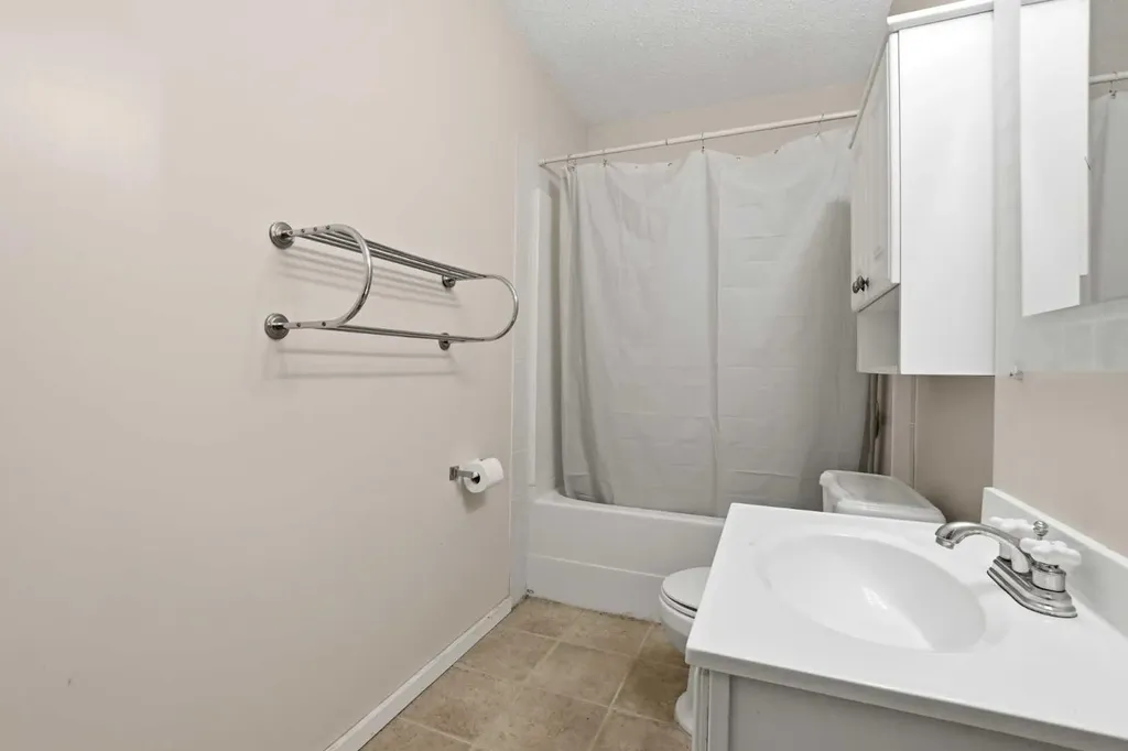 5812 70 Avenue Close Rocky Mountain House AB T4T 1V8