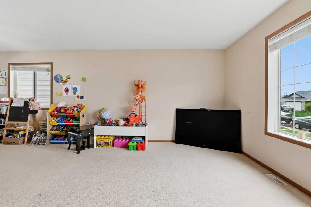 5812 70 Avenue Close Rocky Mountain House AB T4T 1V8