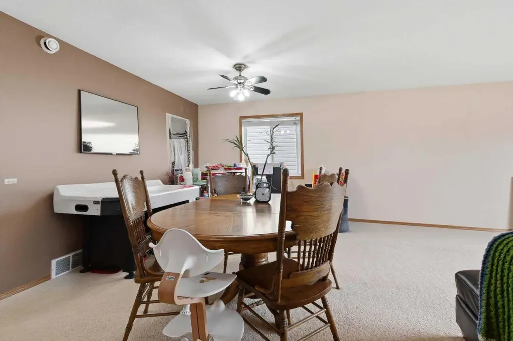 5812 70 Avenue Close Rocky Mountain House AB T4T 1V8