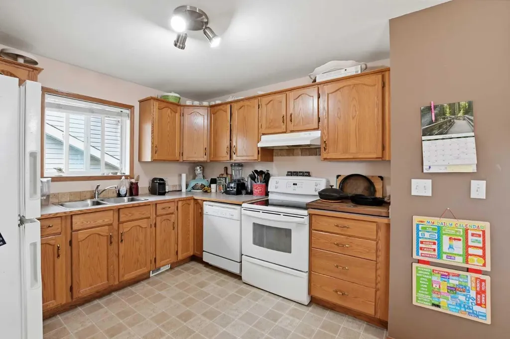 5812 70 Avenue Close Rocky Mountain House AB T4T 1V8