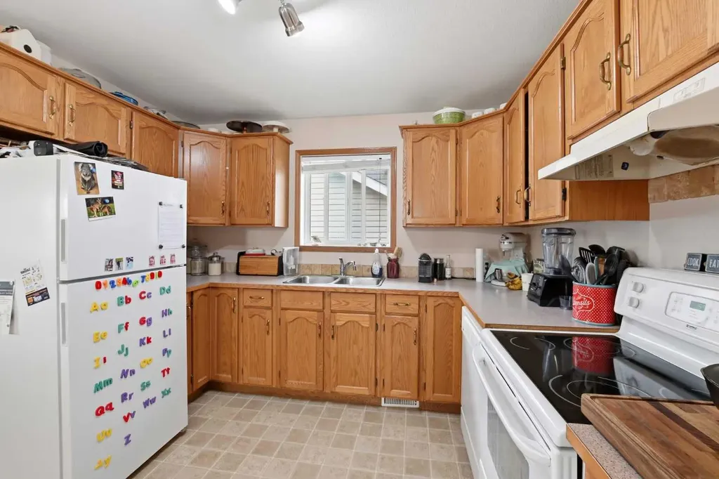 5812 70 Avenue Close Rocky Mountain House AB T4T 1V8