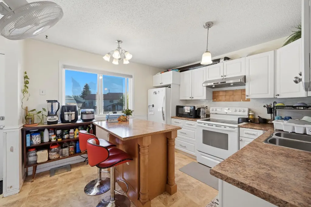 46 Falconer Terrace NE Calgary AB T3J 1W4