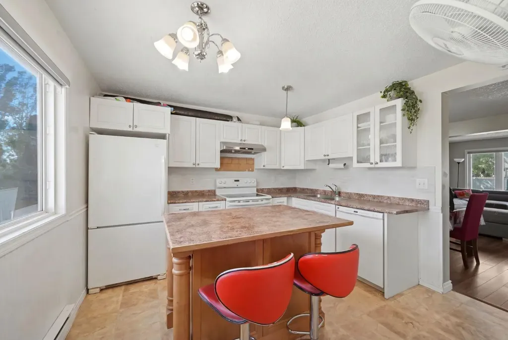 46 Falconer Terrace NE Calgary AB T3J 1W4