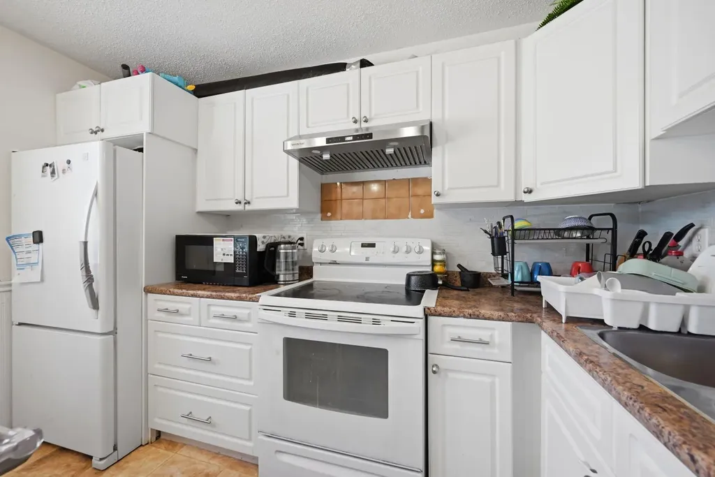 46 Falconer Terrace NE Calgary AB T3J 1W4