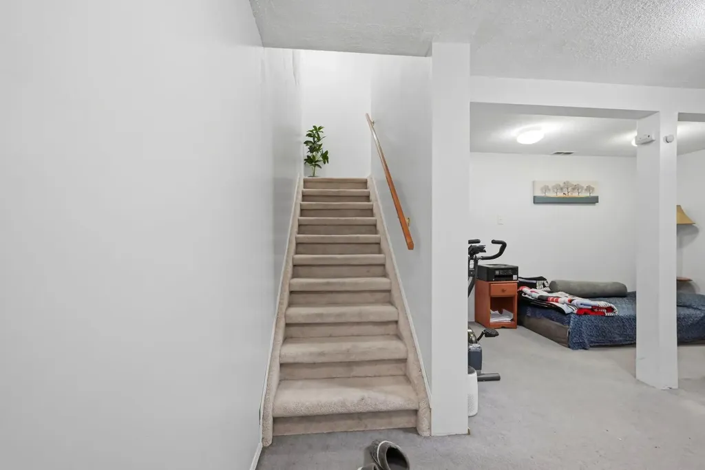 46 Falconer Terrace NE Calgary AB T3J 1W4