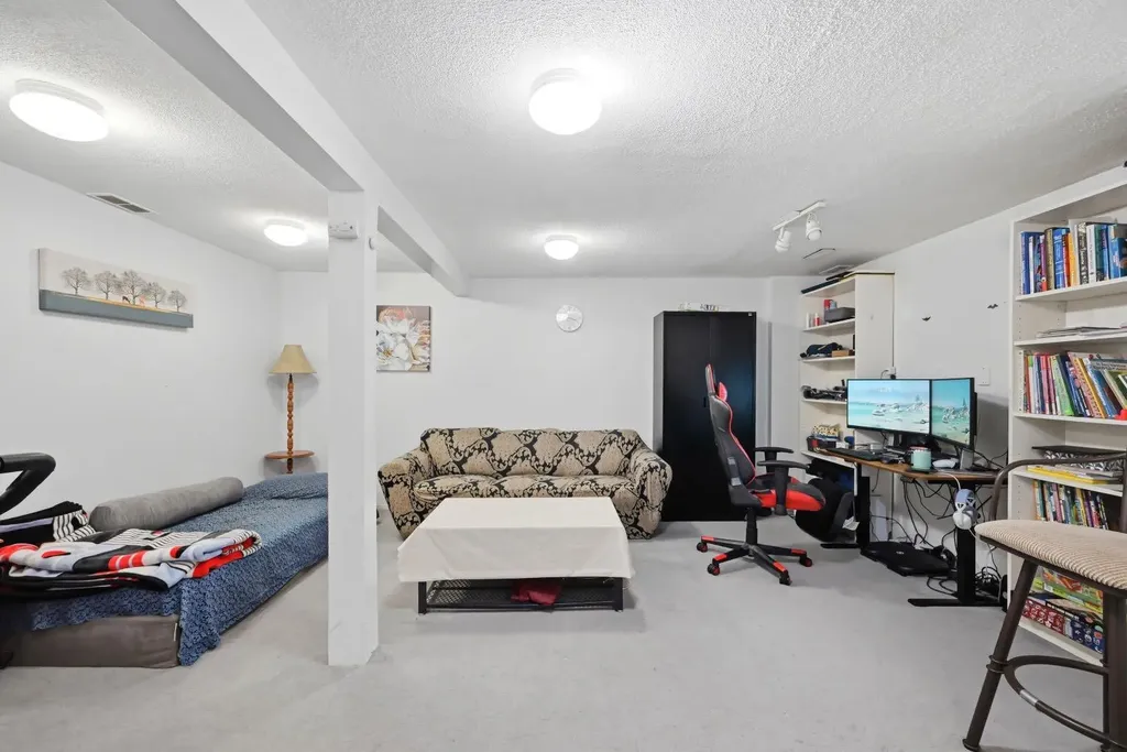 46 Falconer Terrace NE Calgary AB T3J 1W4