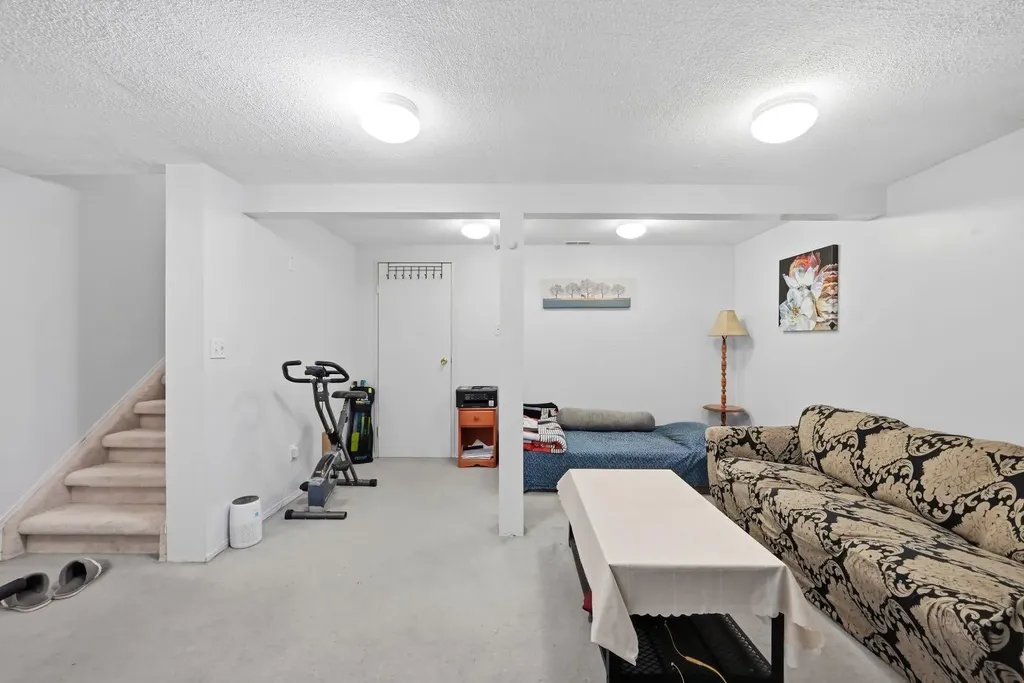 46 Falconer Terrace NE Calgary AB T3J 1W4