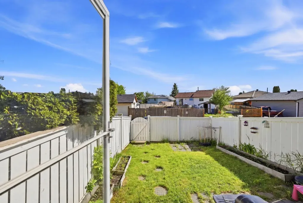 46 Falconer Terrace NE Calgary AB T3J 1W4