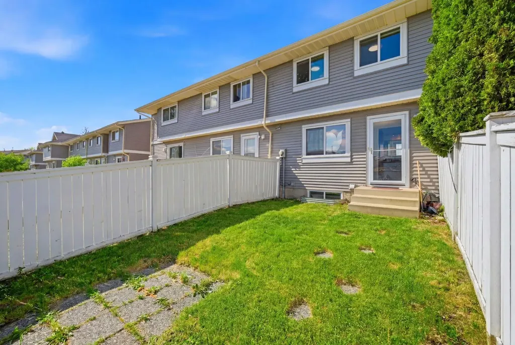 46 Falconer Terrace NE Calgary AB T3J 1W4