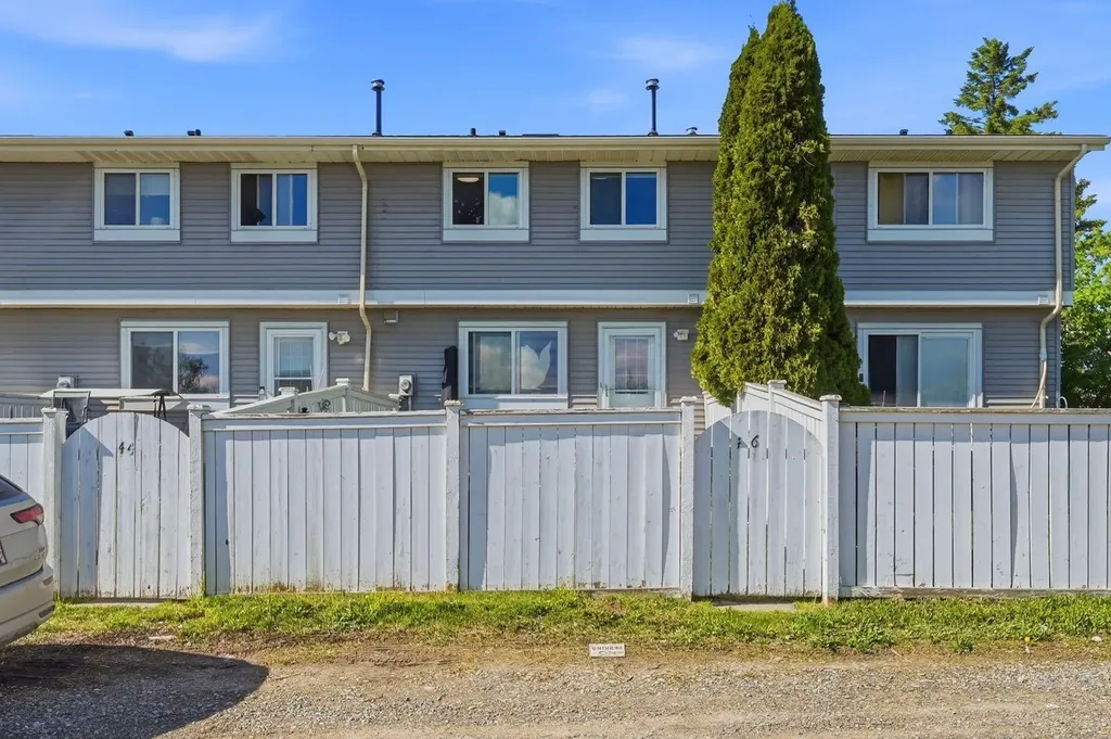 46 Falconer Terrace NE Calgary AB T3J 1W4