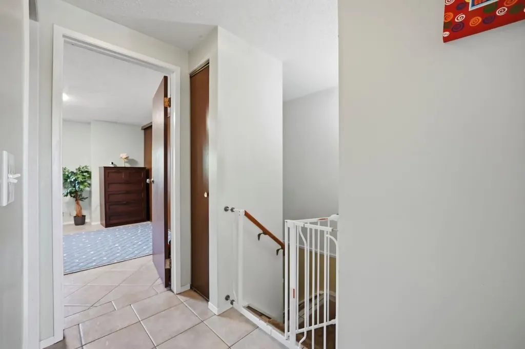 46 Falconer Terrace NE Calgary AB T3J 1W4