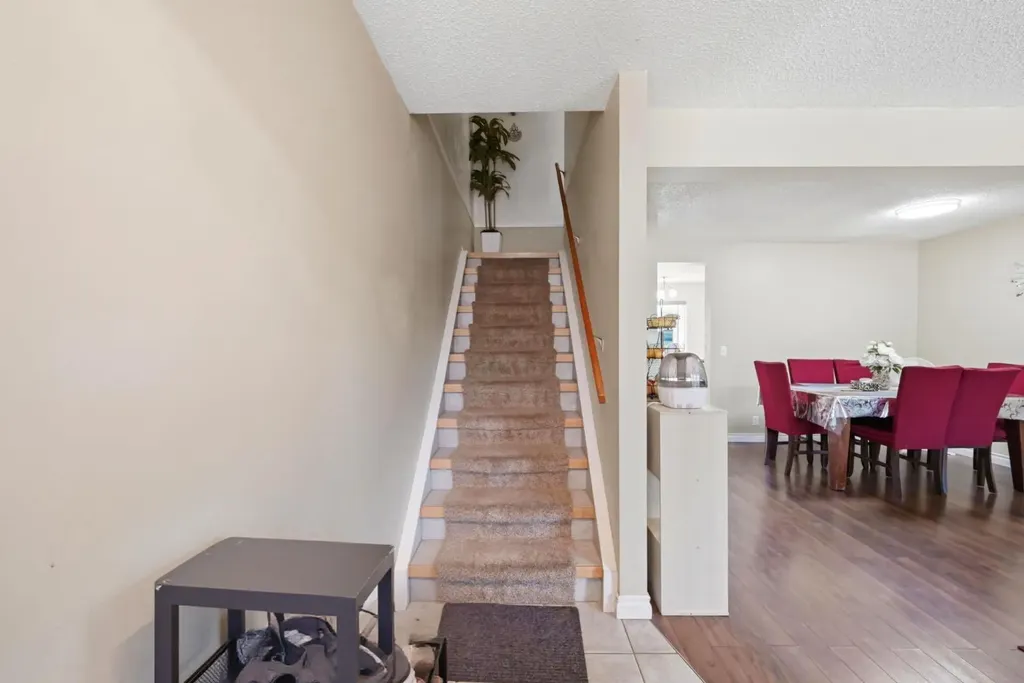 46 Falconer Terrace NE Calgary AB T3J 1W4