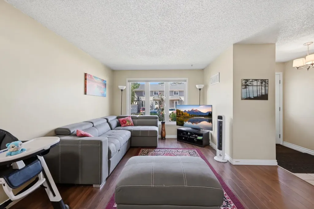 46 Falconer Terrace NE Calgary AB T3J 1W4