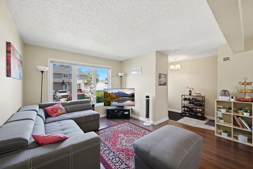 46 Falconer Terrace NE Calgary AB T3J 1W4