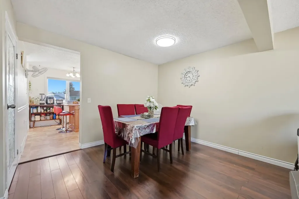 46 Falconer Terrace NE Calgary AB T3J 1W4