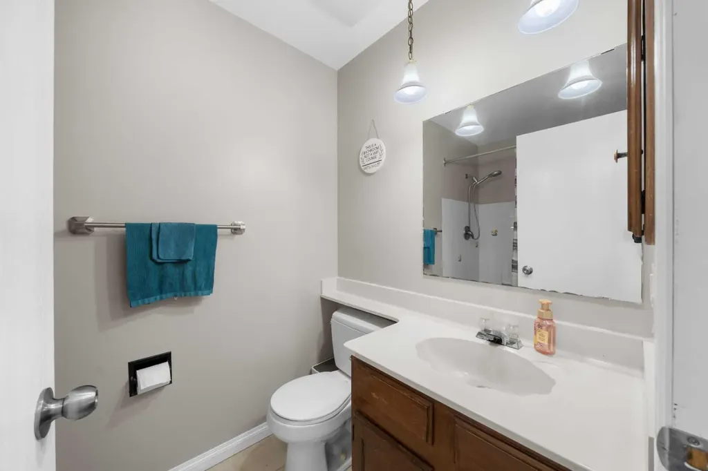 24 Cedardale Rise SW Calgary AB T2W 3Y5