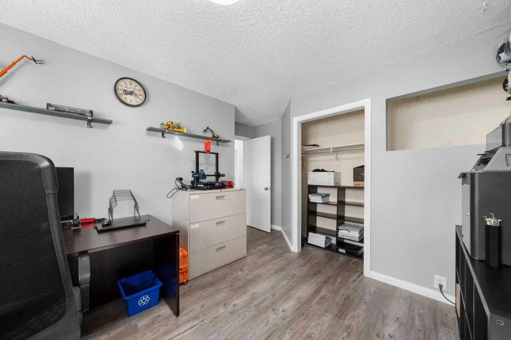24 Cedardale Rise SW Calgary AB T2W 3Y5