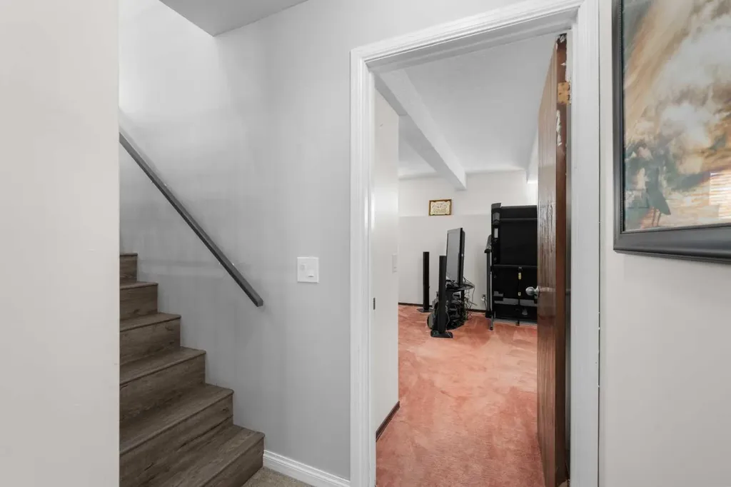24 Cedardale Rise SW Calgary AB T2W 3Y5