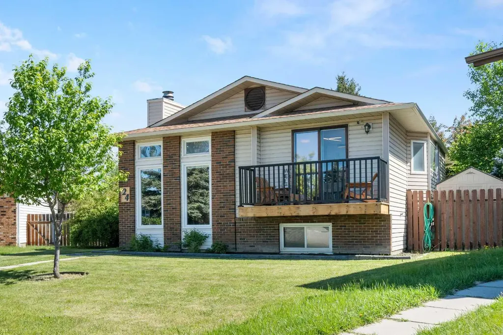 24 Cedardale Rise SW Calgary AB T2W 3Y5
