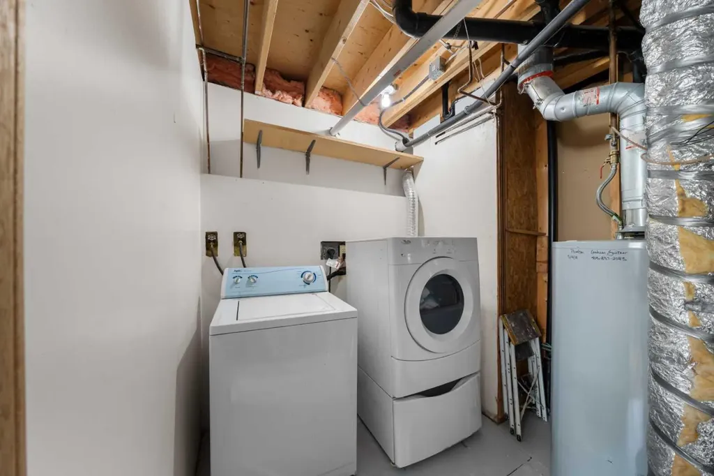 24 Cedardale Rise SW Calgary AB T2W 3Y5