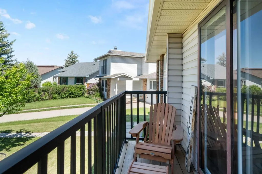 24 Cedardale Rise SW Calgary AB T2W 3Y5