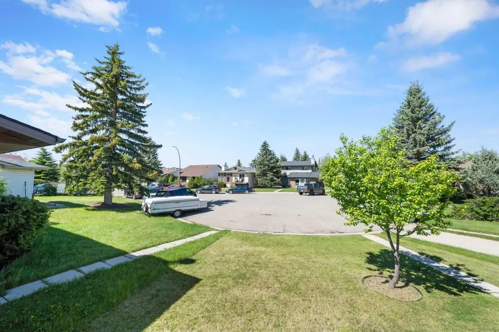 24 Cedardale Rise SW Calgary AB T2W 3Y5