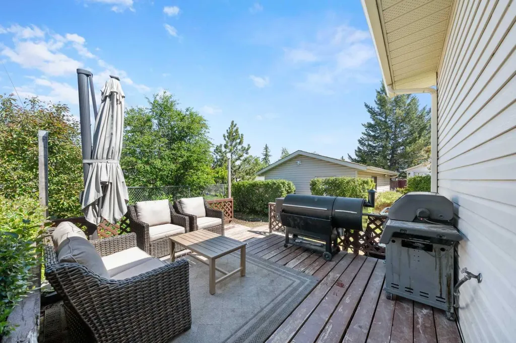 24 Cedardale Rise SW Calgary AB T2W 3Y5