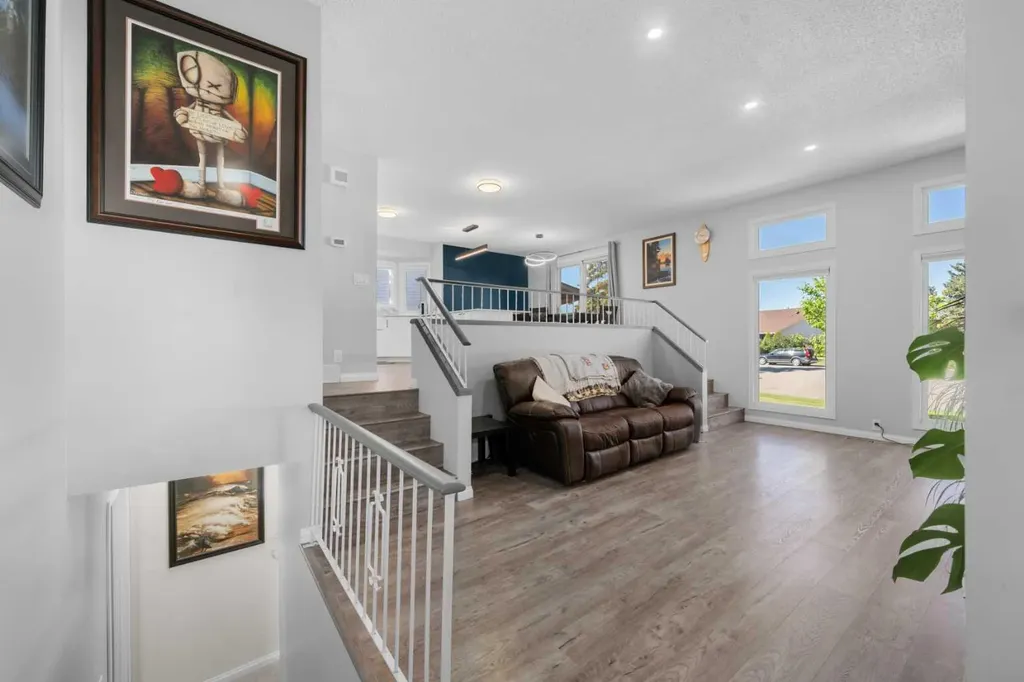 24 Cedardale Rise SW Calgary AB T2W 3Y5