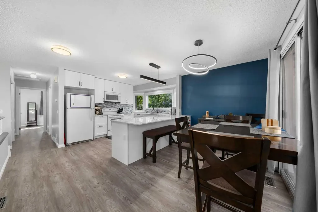 24 Cedardale Rise SW Calgary AB T2W 3Y5