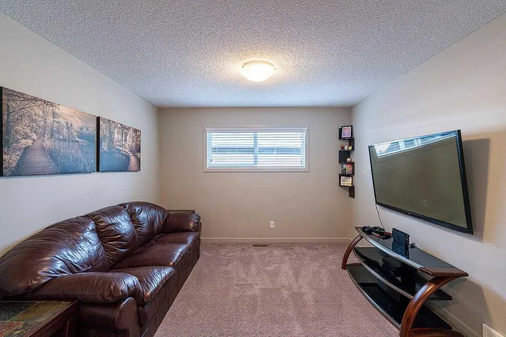114 River Heights Green Cochrane AB T4C 0Y4