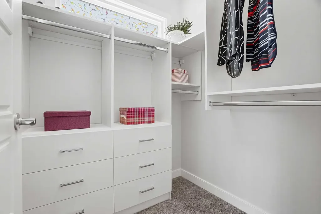 30 Juniper Street Okotoks AB T1S 5S2