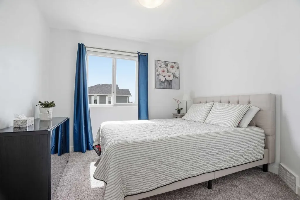 30 Juniper Street Okotoks AB T1S 5S2
