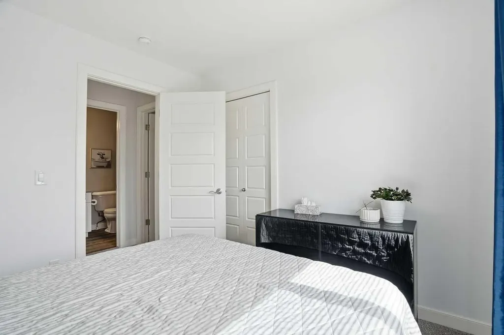 30 Juniper Street Okotoks AB T1S 5S2