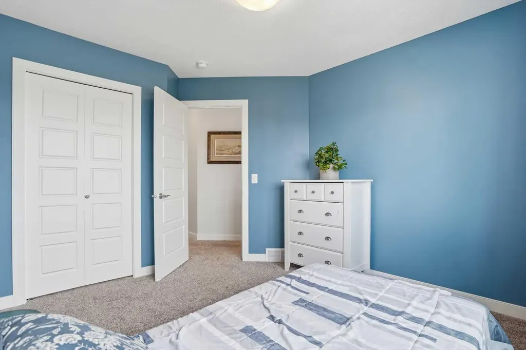 30 Juniper Street Okotoks AB T1S 5S2