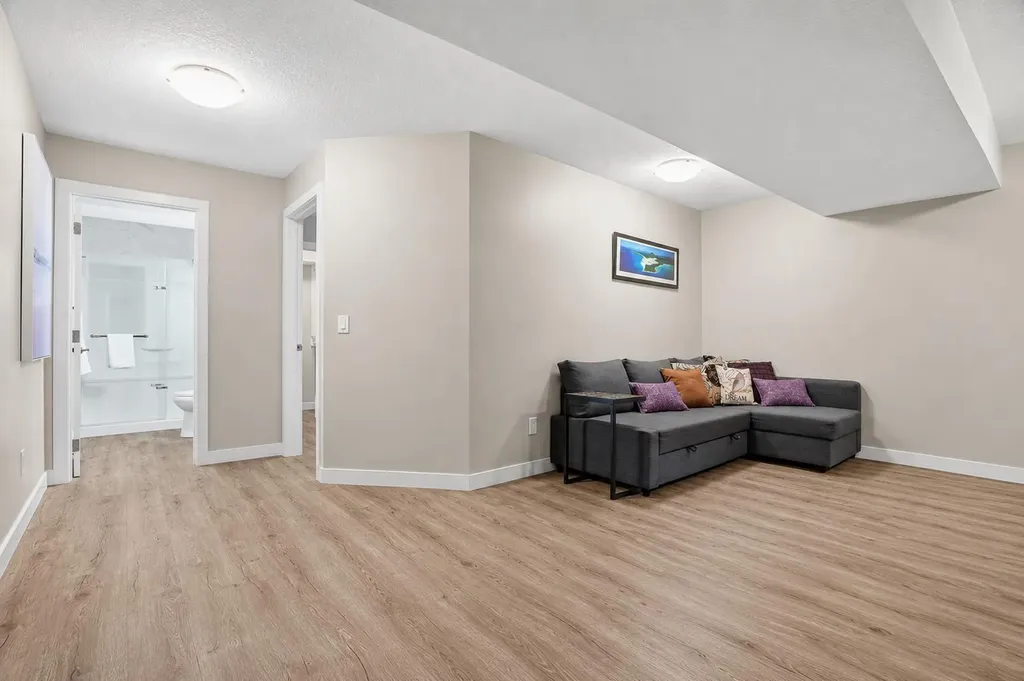 30 Juniper Street Okotoks AB T1S 5S2