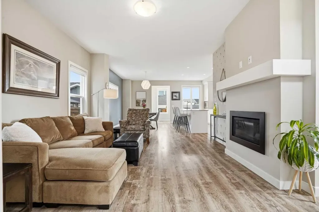 30 Juniper Street Okotoks AB T1S 5S2