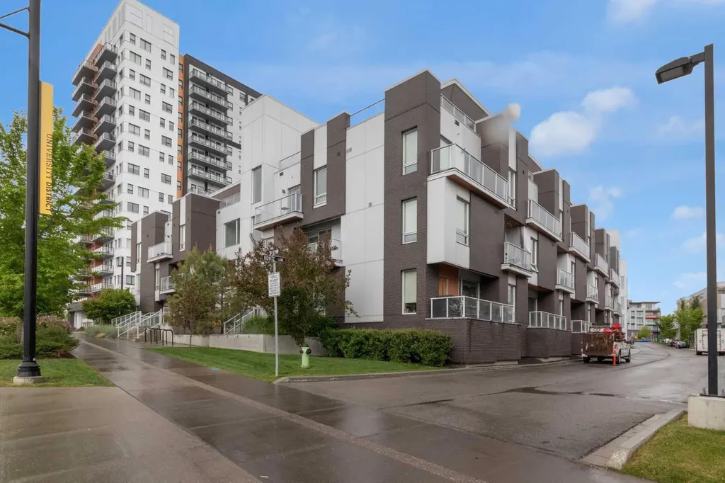 3125 39 Street NW Calgary AB T3B6H5