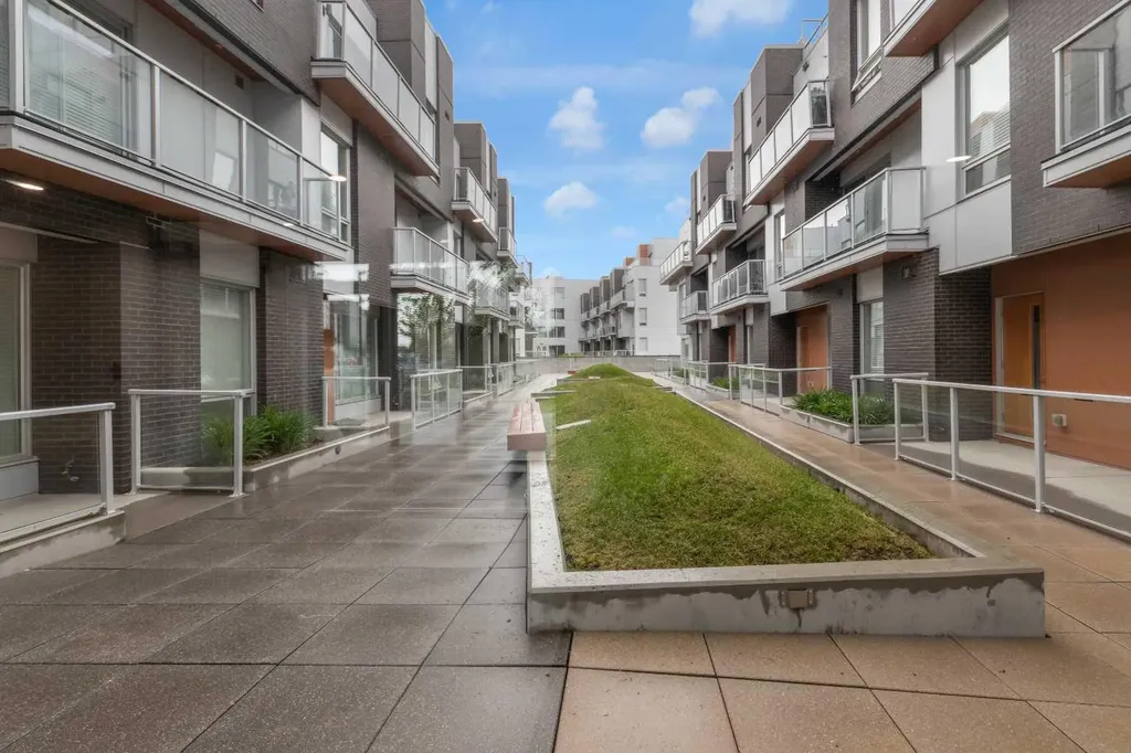 3125 39 Street NW Calgary AB T3B6H5