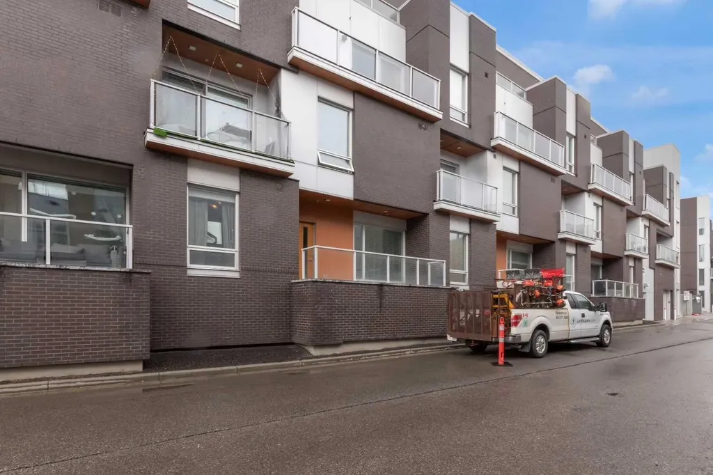 3125 39 Street NW Calgary AB T3B6H5