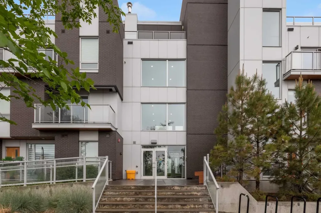 3125 39 Street NW Calgary AB T3B6H5