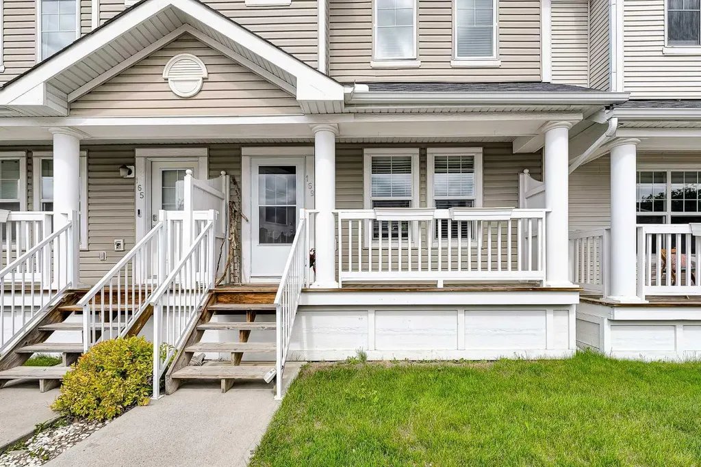 169 Country Village Manor NE Calgary AB T3K 0L6